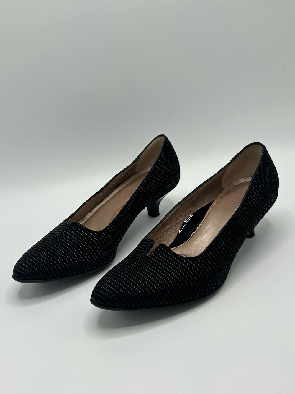 New BeautiFeel Black Textured Pointed-Toe Kitten Heel Pumps Size 37 or 6.5